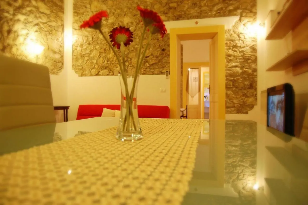 Incantevole E Storico Appartamento In Pieno Centro Taormina Apartamento