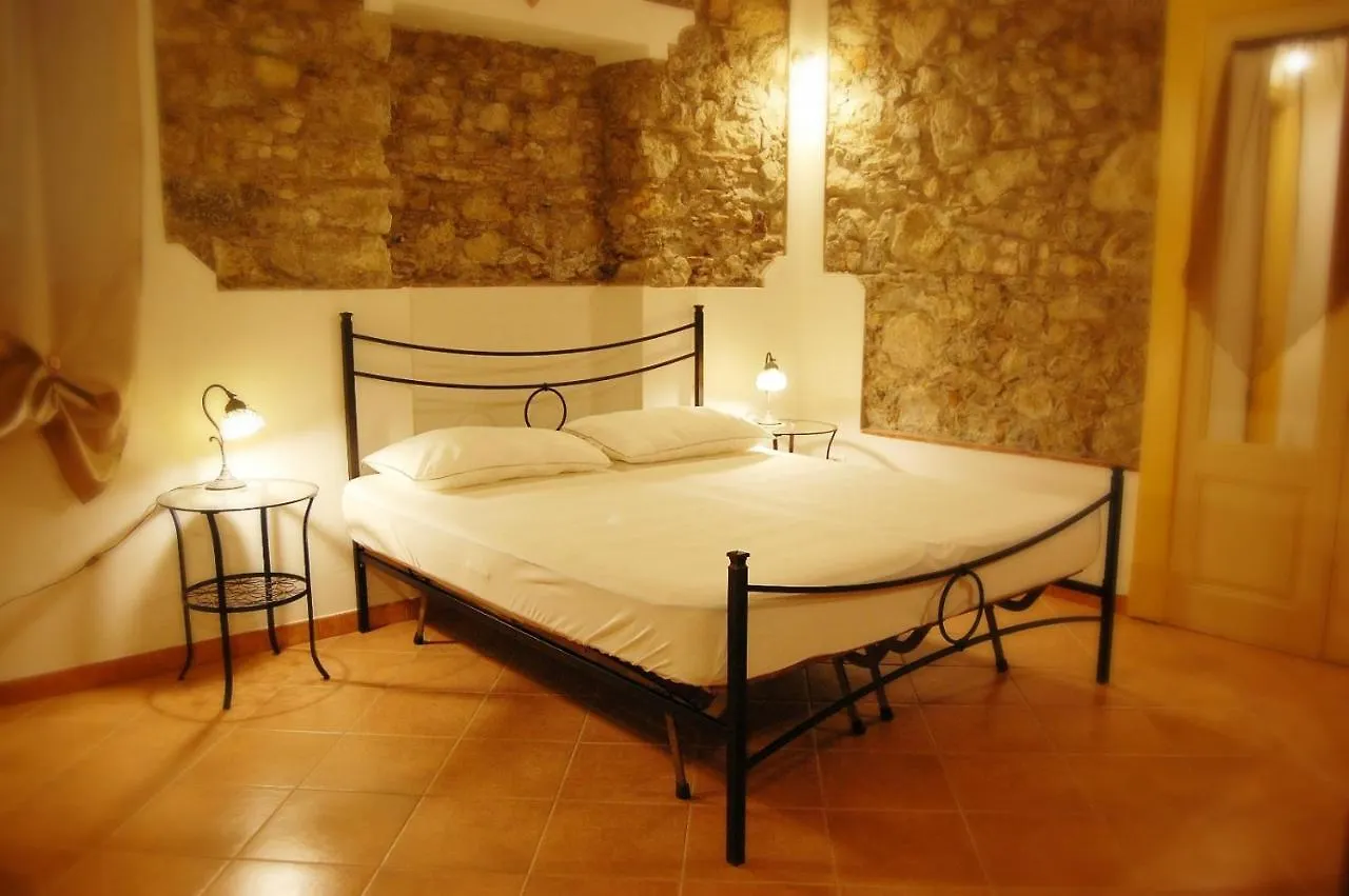 Incantevole E Storico Appartamento In Pieno Centro Taormina 0*,  Italia